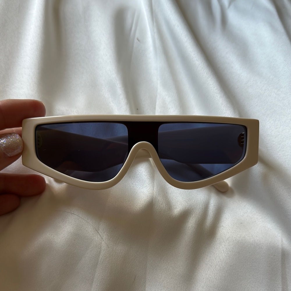 Magda Butrym Stylish Cream Sunglasses